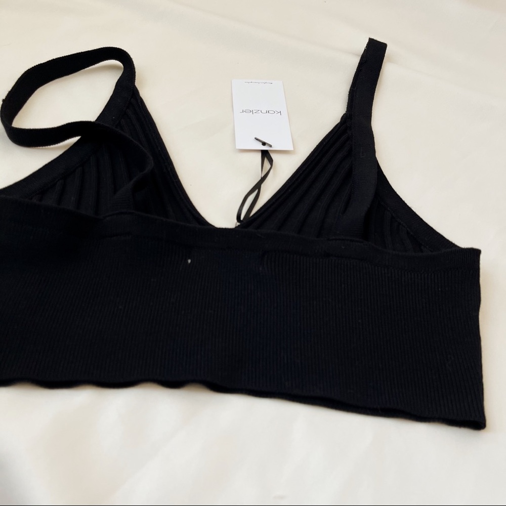 THE BLACK BRA - Picture 7 of 8